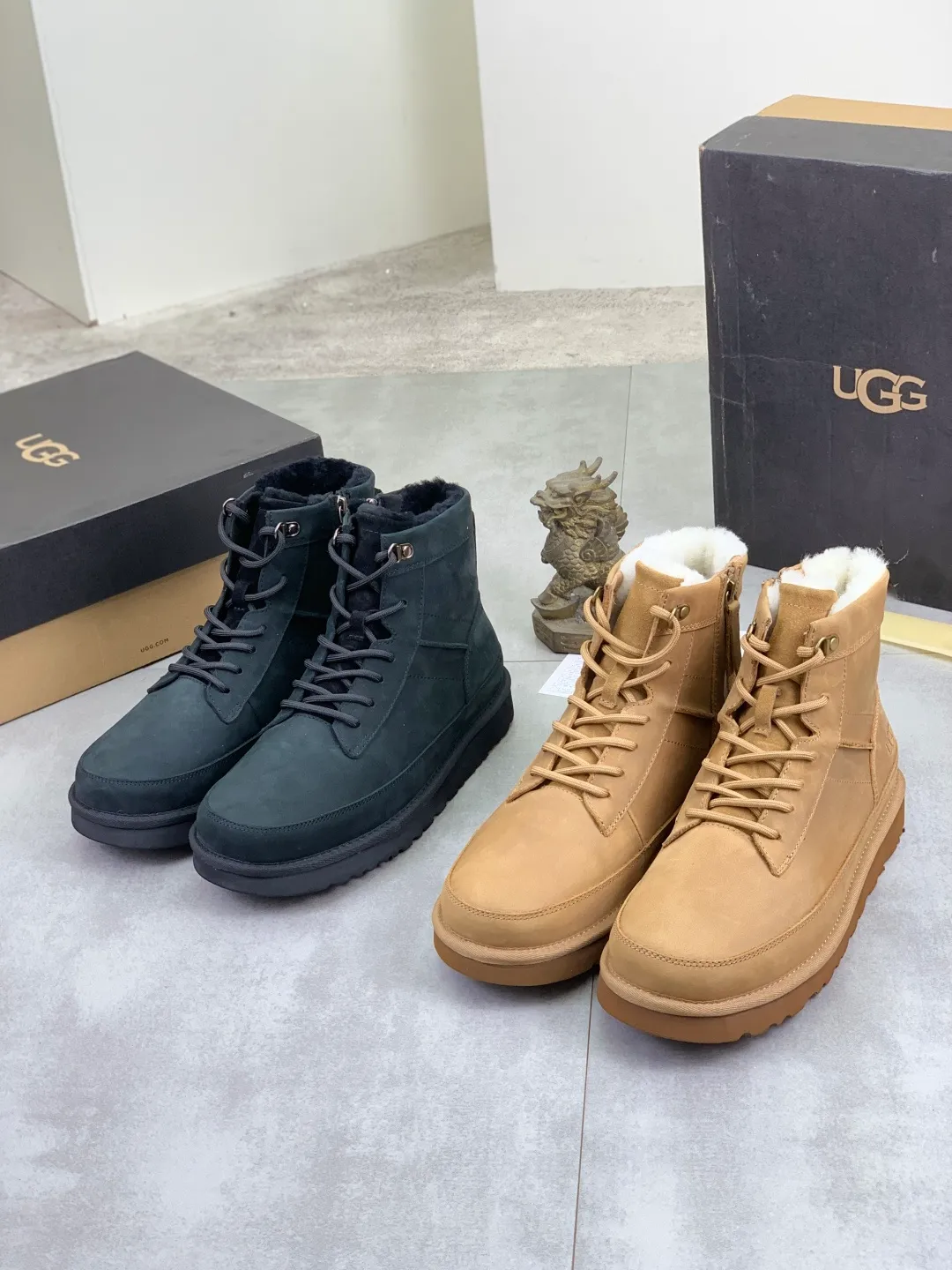 Men's shoes P620 New arrival🆕🆕🆕 IUGGI Men's British retro Martin boots Winter new men's outdoor hiking boots First layer of cowhide on the outside and wool on the inside Comfortable and warm Rubber sole sole Non-slip and firm Trendy and fashionable Casual and versatile Size: 39-44 (38 45 customized) Color: two colors